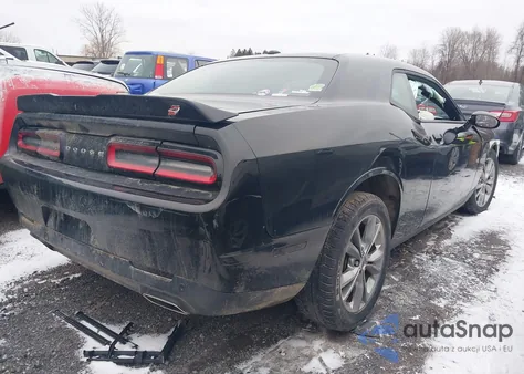 2020 Dodge Challenger Sxt Awd z USA, uszkodzony, nr VIN 2C3CDZGG1LH110780